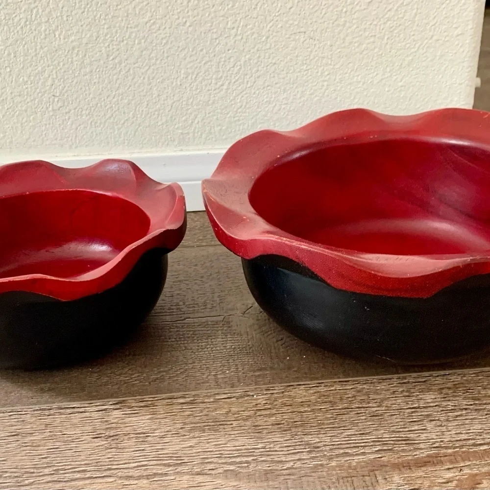 Set of 2 wooden bowls